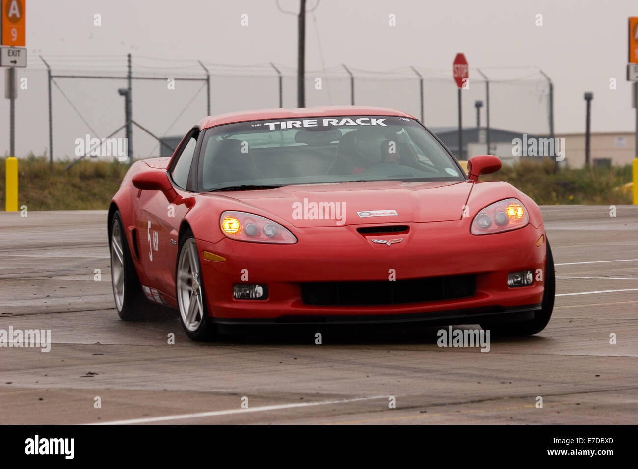 Un Rosso 2006 Chevrolet Corvette Z06 in una gara di autocross a livello regionale Sports Car Club of America (SCCA) evento Foto Stock