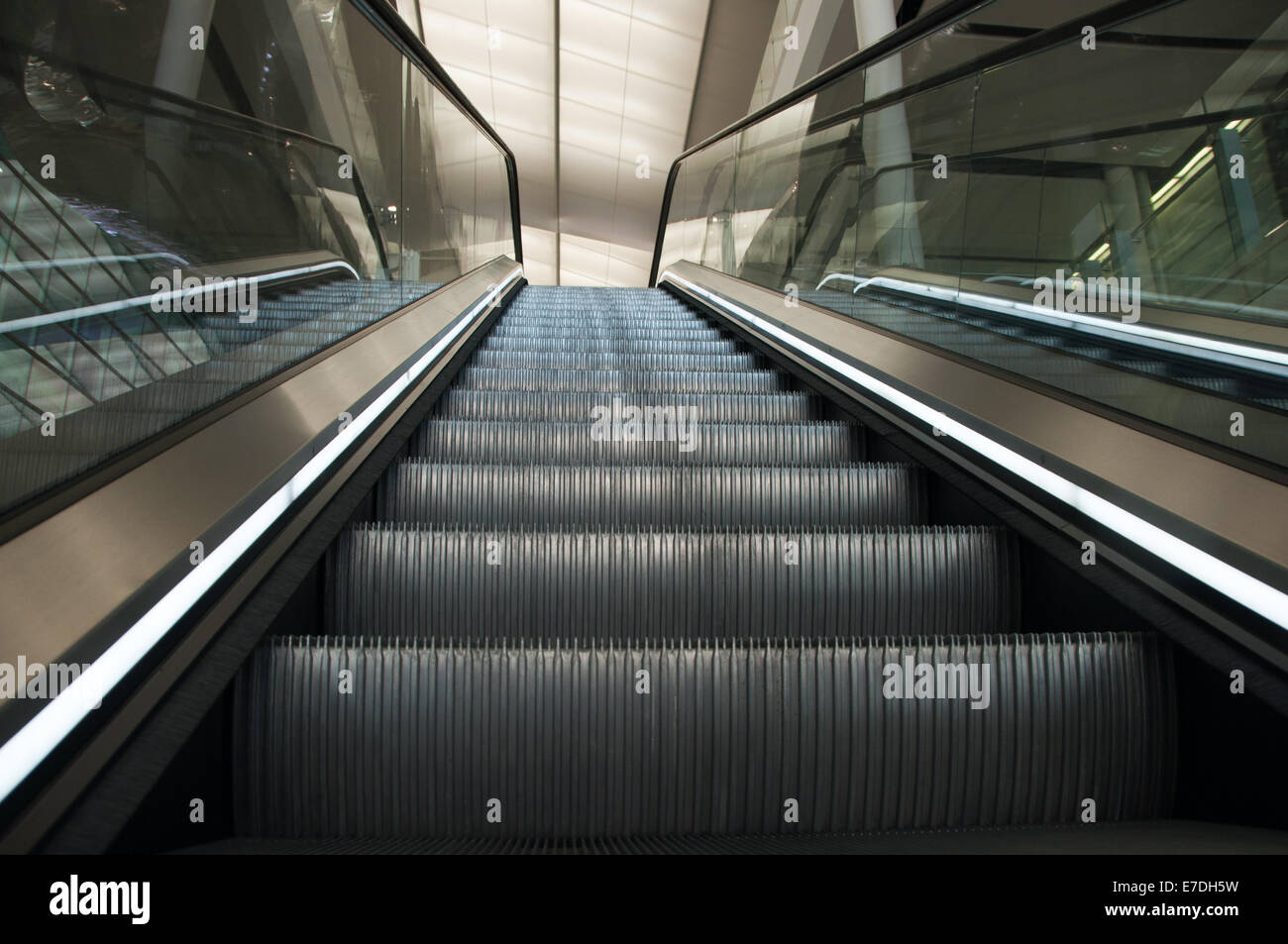 Ricerca di Escalator con linee convergenti Foto Stock