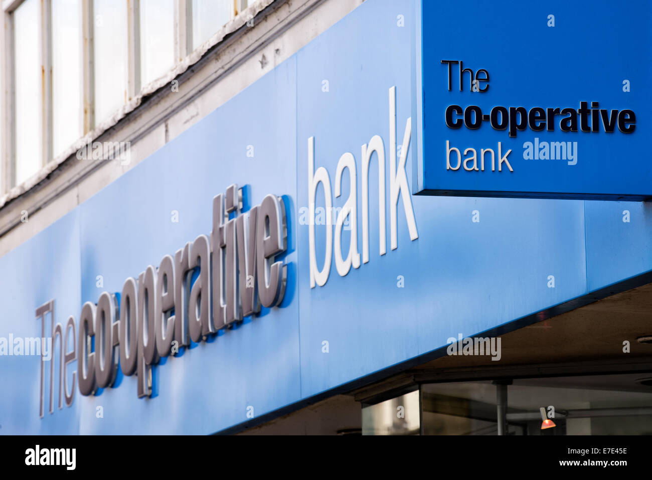 Segno ramo esterno della Banca Coop a Blackpool, Lancashire Foto Stock