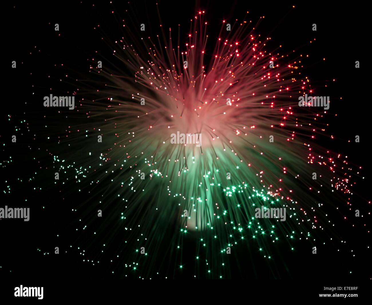 Il colore di cavi in fibra ottica su sfondo nero Foto Stock