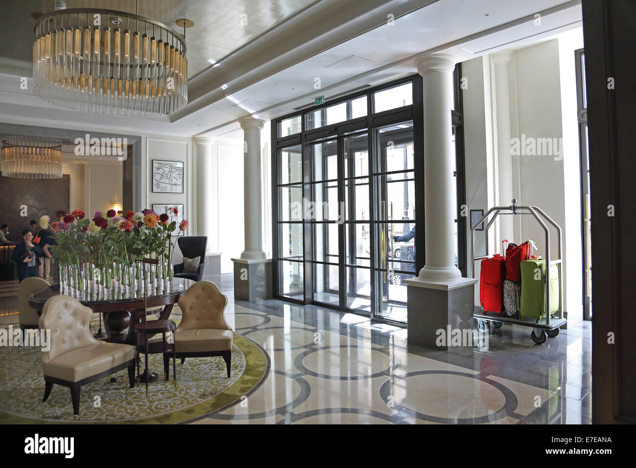 L'area della lobby principale a Londra il prestigioso Corinthia Hotel in Westminster Foto Stock