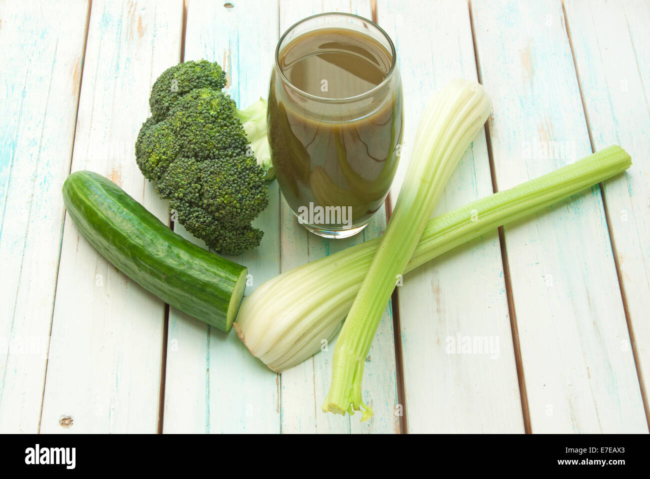 Verde bevanda detox con verdure Foto Stock