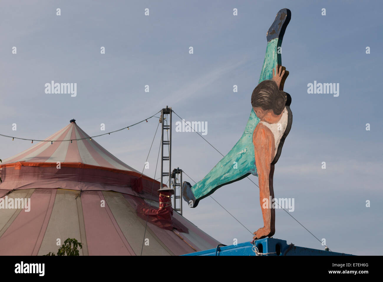 Tenda del circo Acrobat Berlino Germania Foto Stock