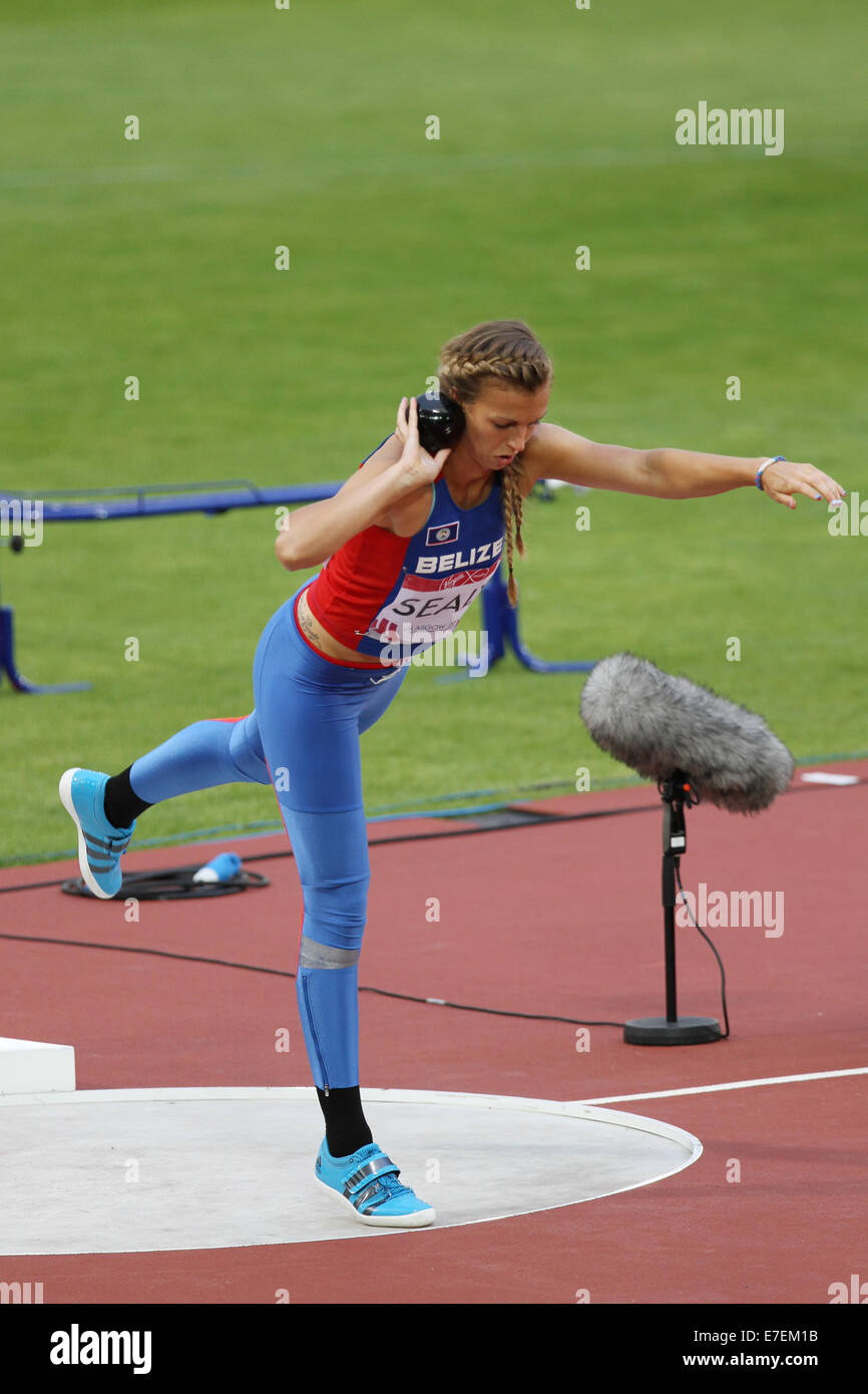 Katy SEALY del Belize nel colpo messo del womens eptathlon all'Hampden Park, nel 2014 giochi del Commonwealth, Glasgow Foto Stock