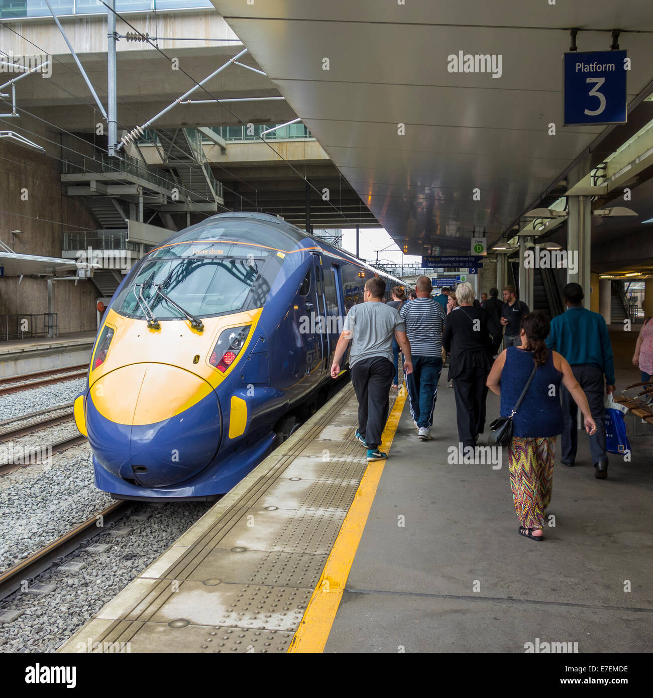 Imbarco passeggeri ad alta velocità ferroviaria Javelin Stratford international Foto Stock