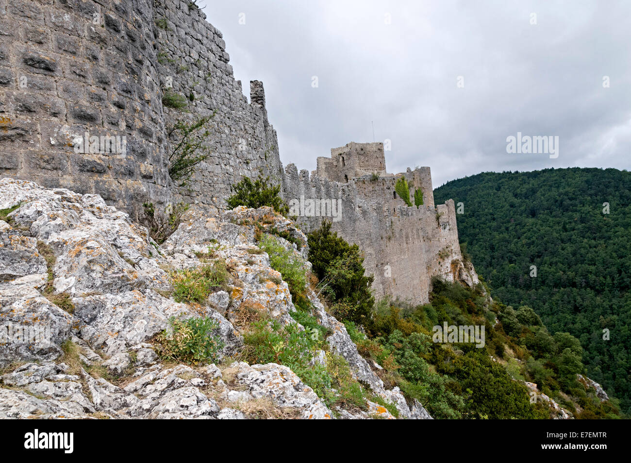 Il Castello di Puilaurens puilaurens in uno dei castelli catari nel sud della Francia Foto Stock