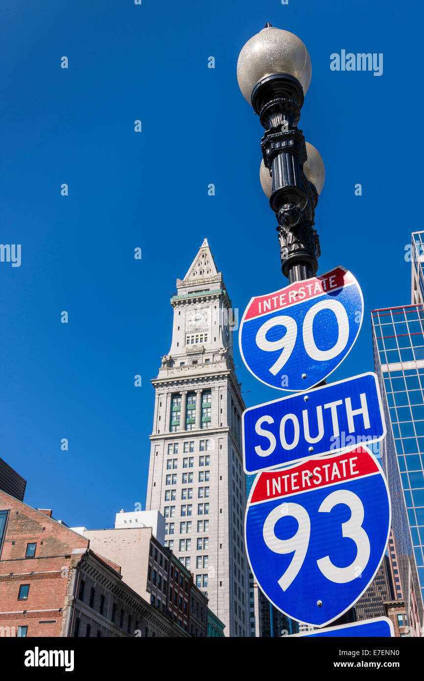 Interstate cartelli stradali nel centro di Boston, Massachusetts - Stati Uniti Foto Stock