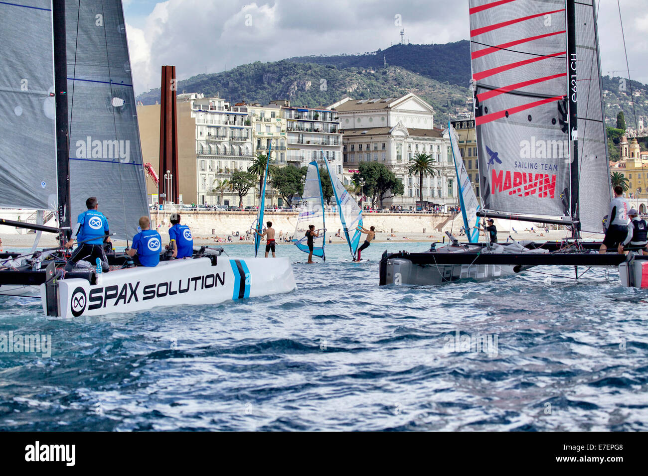 Il GC32 è un progetto per la tazza grande circuito di gara al limite della serie di vela, Nice, Alpes-Maritimes, Francia. Foto Stock