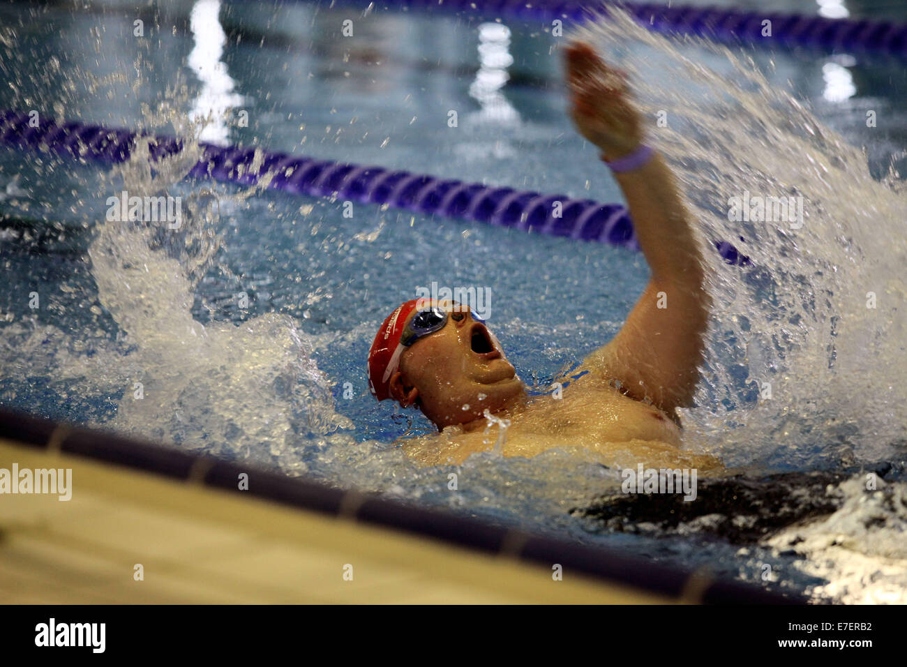 Un atleta eseguire durante le Olimpiadi Speciali Giochi Estivi 2014 © Yiannis Kourtoglou Foto Stock