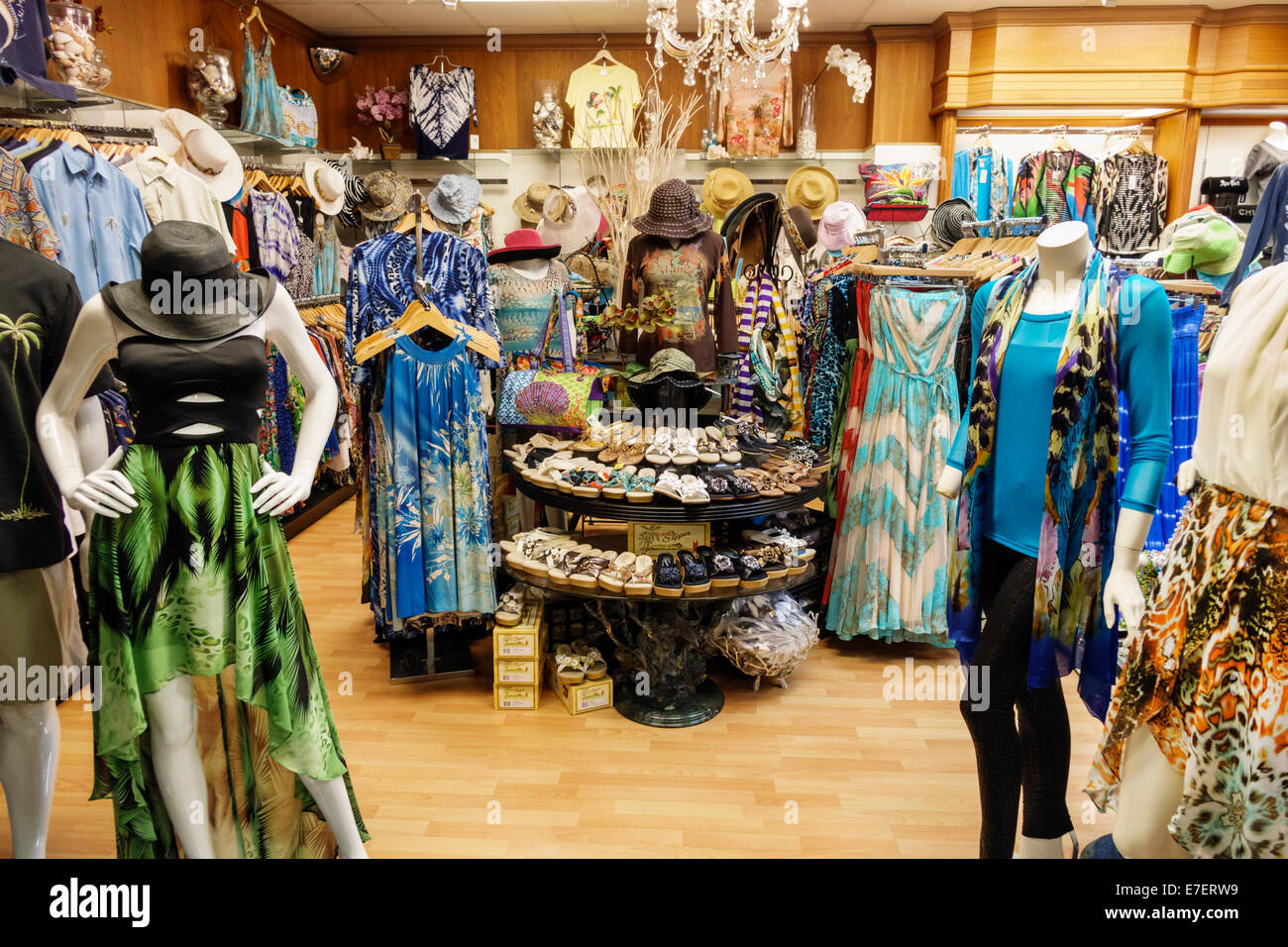 Honolulu Waikiki Beach Hawaii,Hawaiian,Oahu,shopping shopper shopping negozi mercati di mercato di vendita di acquisto, negozi al dettaglio negozi di busines Foto Stock Honolulu Waikiki Beach Hawaii,Hawaiian,Oahu,shopping shopper shopping negozi mercati di mercato di vendita di acquisto, negozi al dettaglio negozi di busines Foto Stock