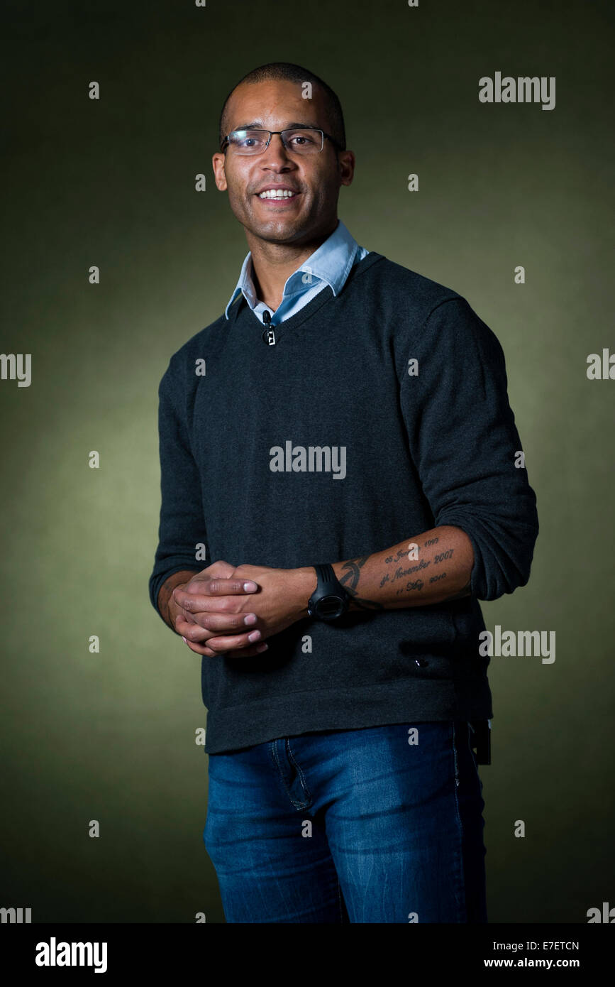 Inglese ex calciatore professionista Clarke Carlisle appare in Edinburgh International Book Festival. Foto Stock