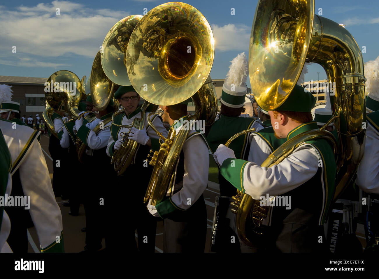 Sett. 13, 2014 - Sacramento, CA, Stati Uniti d'America - i membri della band pronti prima che il gioco come il Sacramento membro calabroni ospiterà il Weber membro Wildcats a Hornet Stadium, sabato 13 settembre, 2014..Brian Baer/speciale per la Bee (credito Immagine: © Brian Baer/Sacramento Bee/ZUMA filo) Foto Stock