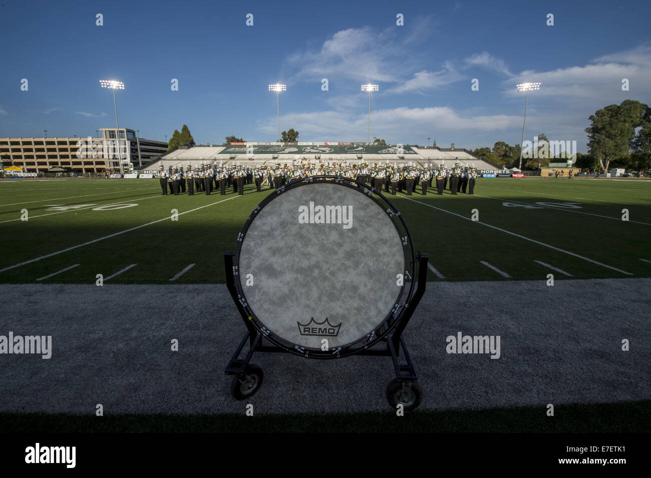 Sett. 13, 2014 - Sacramento, CA, Stati Uniti d'America - i membri della band prende il campo prima che il gioco come il Sacramento membro calabroni ospiterà il Weber membro Wildcats a Hornet Stadium, sabato 13 settembre, 2014..Brian Baer/speciale per la Bee (credito Immagine: © Brian Baer/Sacramento Bee/ZUMA filo) Foto Stock