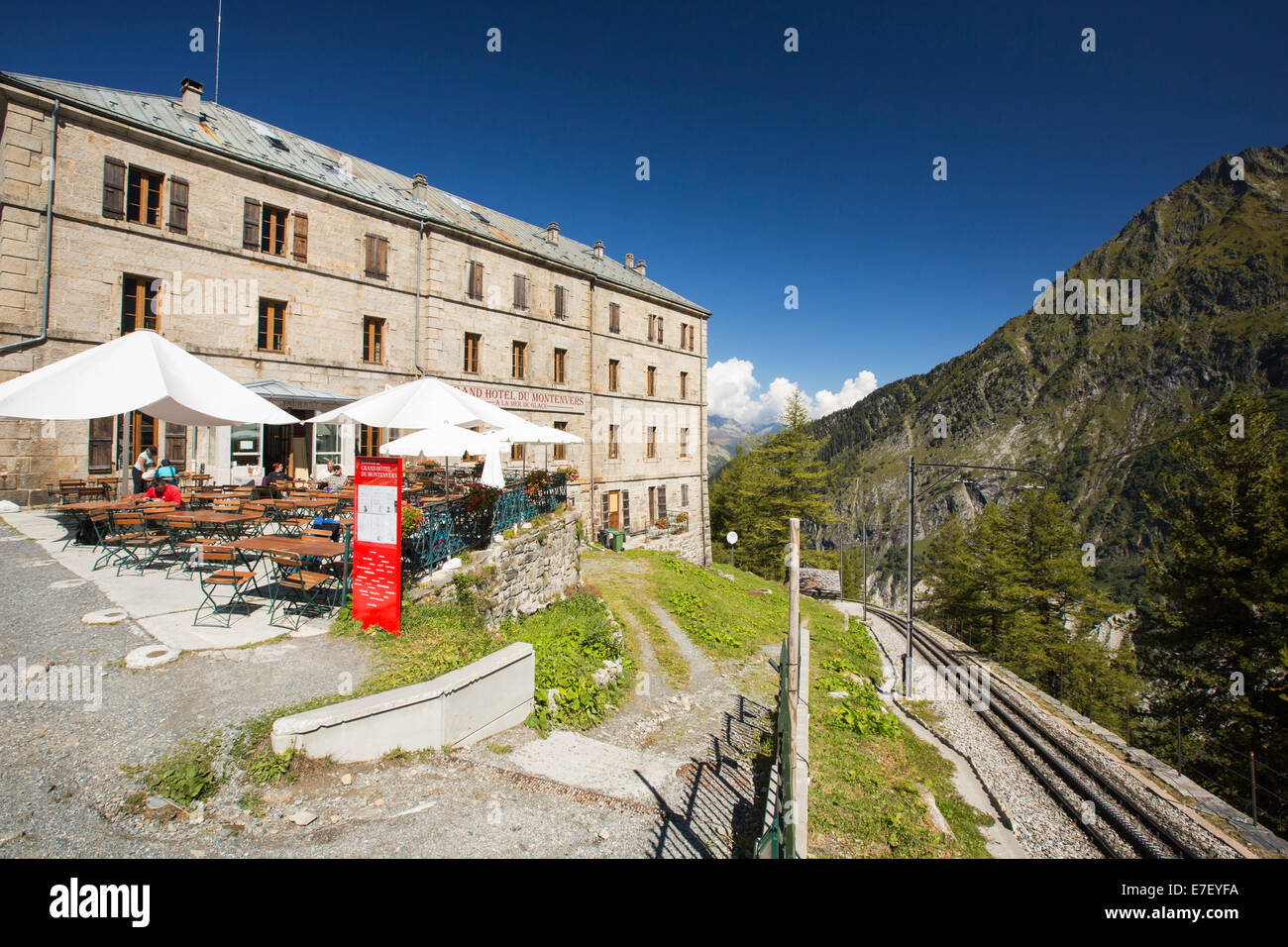 L'Hotel Du montenvers nei pressi della Mer de Glace al di sopra di Chamonix, Francia. Foto Stock