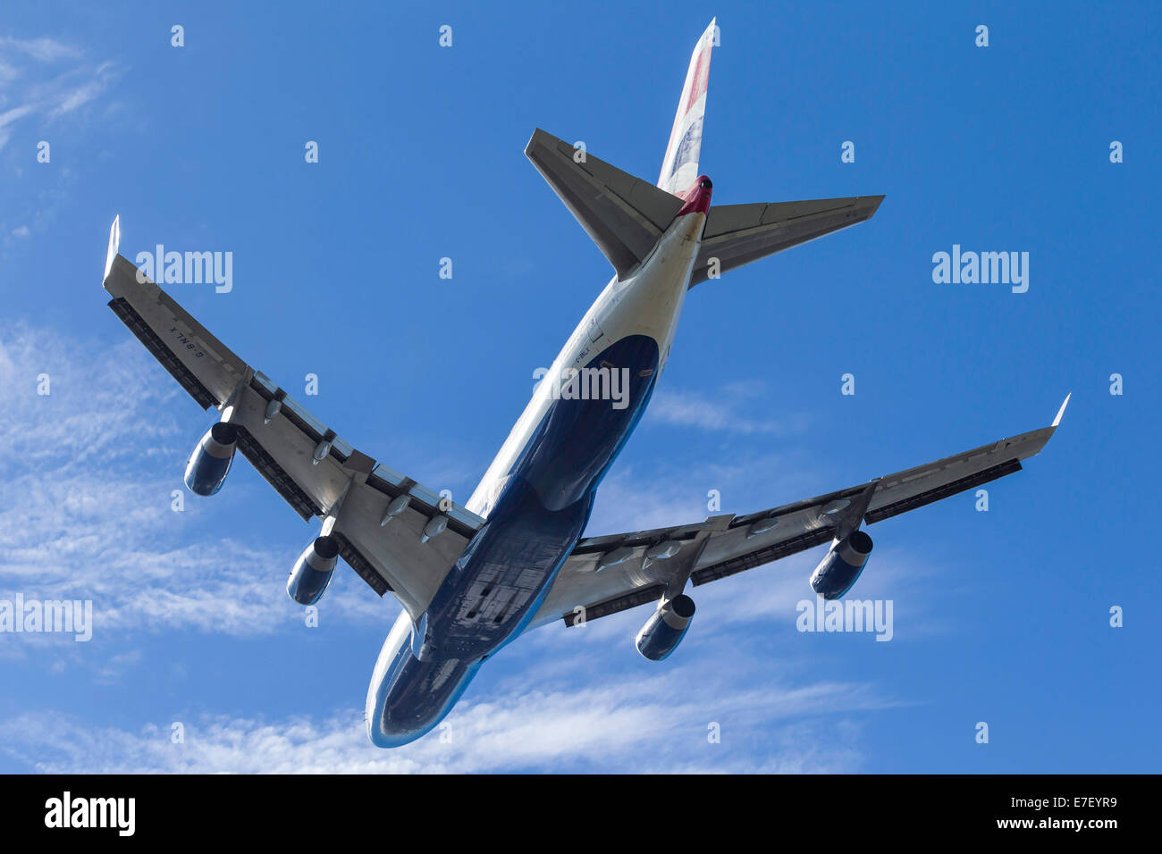 Un British Airways Boeing 747 esce fuori di San Francisco in rotta per Londra. Foto Stock