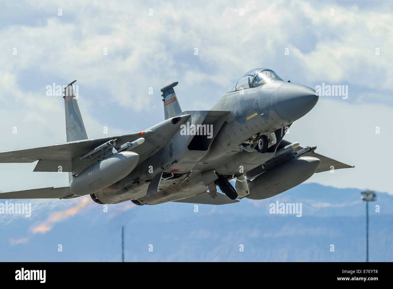 Un U.S. Air Force F-15C Eagle decollare da Nellis Air Force Base in Nevada. Foto Stock
