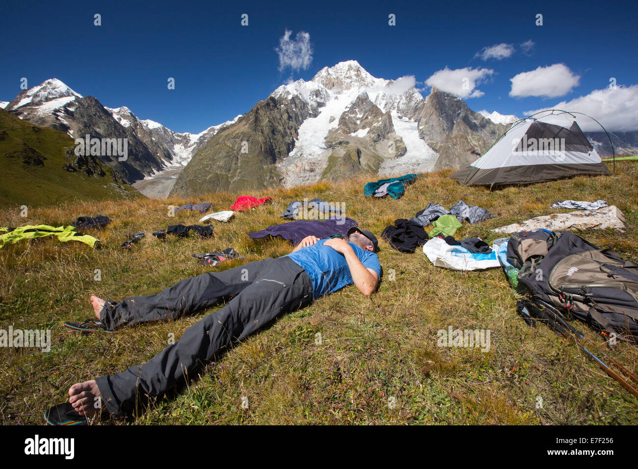 Tour du mont blanc italy alps camping immagini e fotografie stock ad alta  risoluzione - Alamy