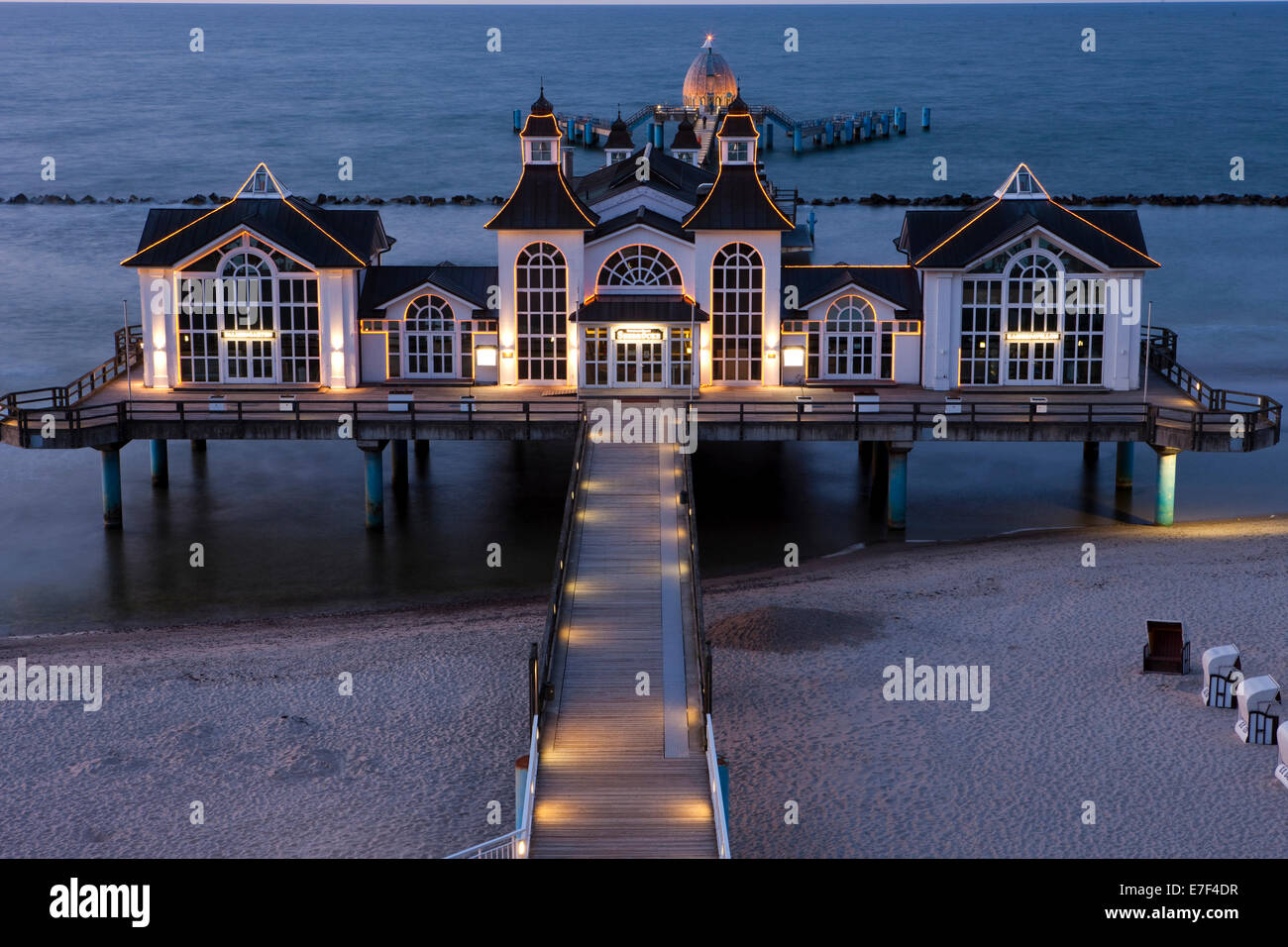 Illumina di Molo di Sellin, Rügen Isola, Meclemburgo-Pomerania Occidentale, Germania Foto Stock