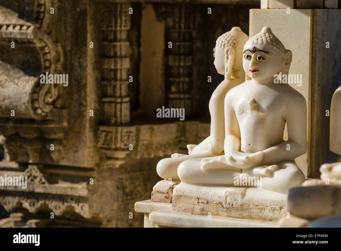 Statue di Buddha, Palitana templi, Mount Shatrunjaya, Palitana, Gujarat, India Foto Stock