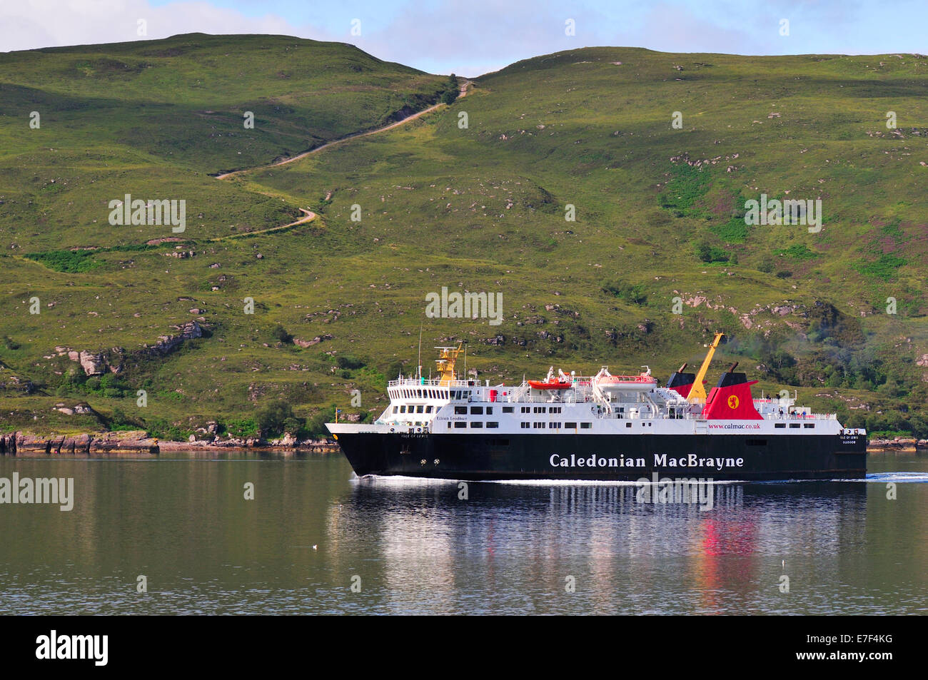 Il traghetto da Stornoway, isola di Lewis nelle Ebridi Esterne, vela su Loch Ginestra verso Ullapool, Caithness Foto Stock