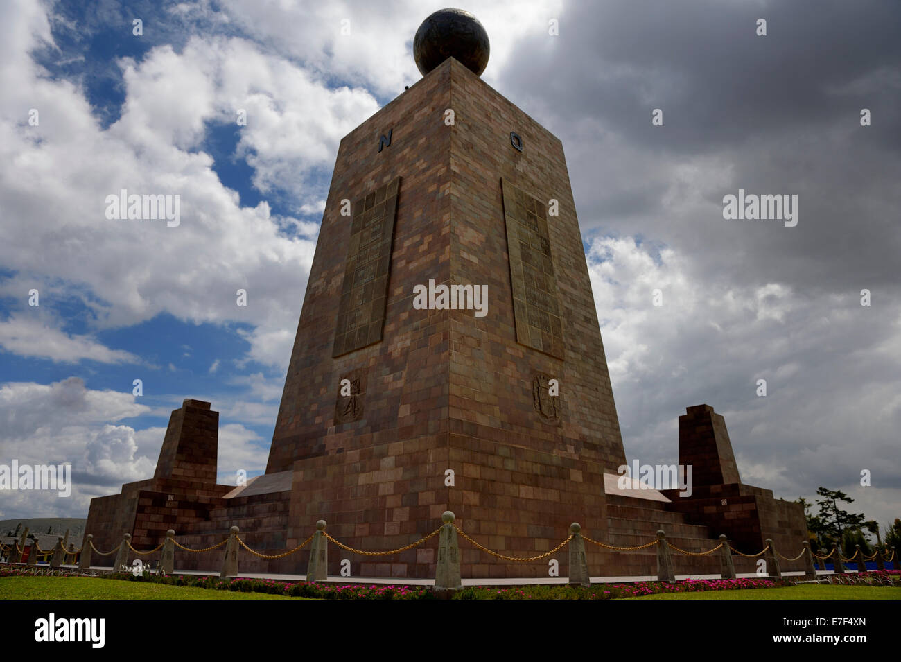 Equatorial Monument, Quito, Ecuador, Sud America Foto Stock