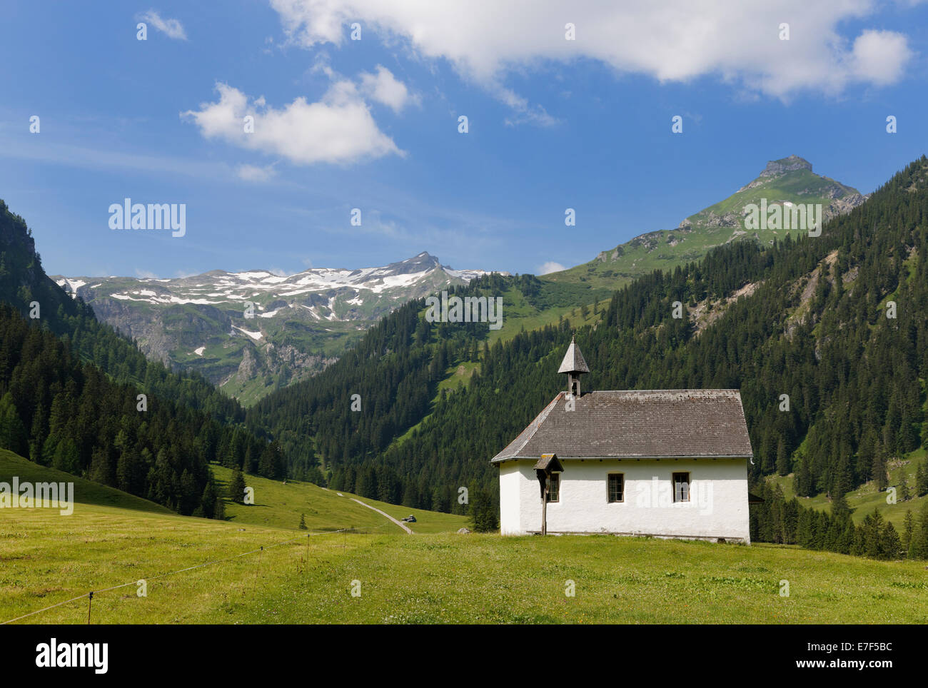 San Rocco cappella, la chiesa di San Rocco Nenzinger Himmel pascolo alpino, Gamperdonatal valley, comunità di Nenzing, Rätikon Foto Stock