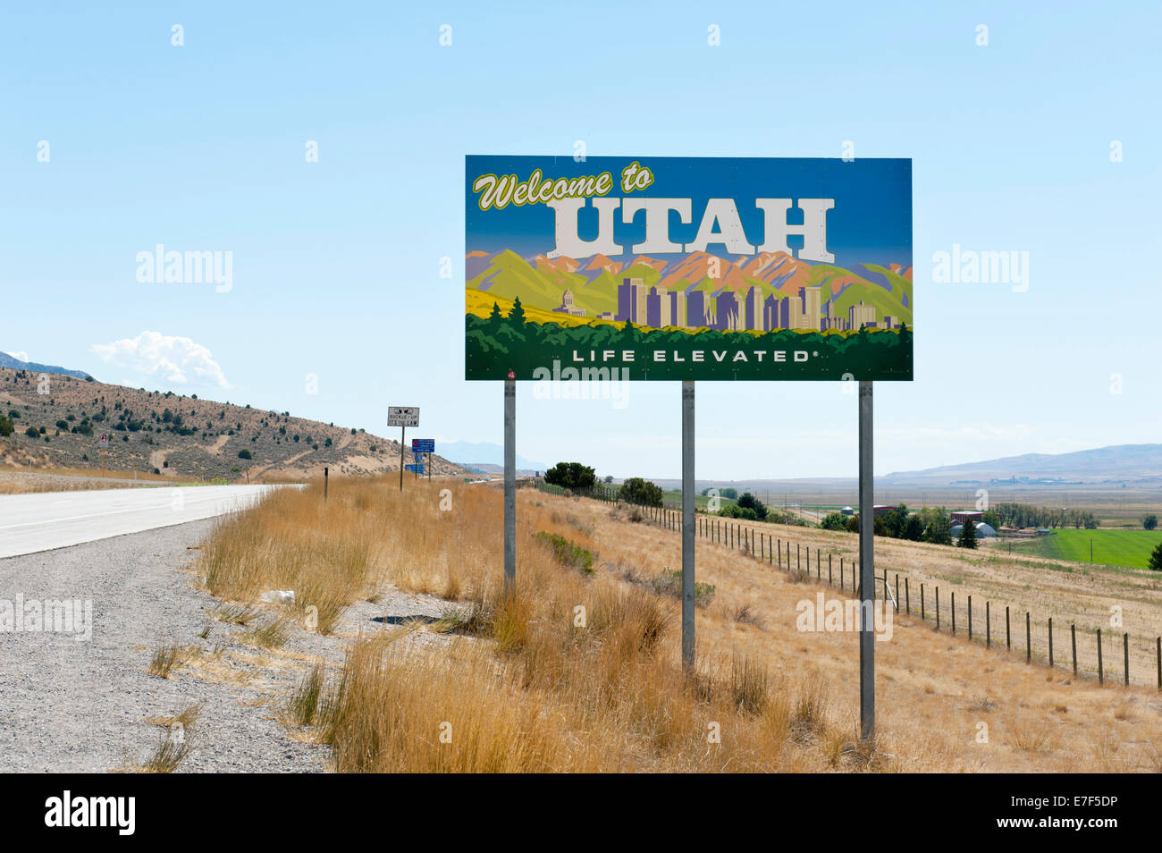 Segno di benvenuto su una autostrada, "Benvenuti in Utah, Vita' elevata, Utah, Stati Uniti d'America Foto Stock