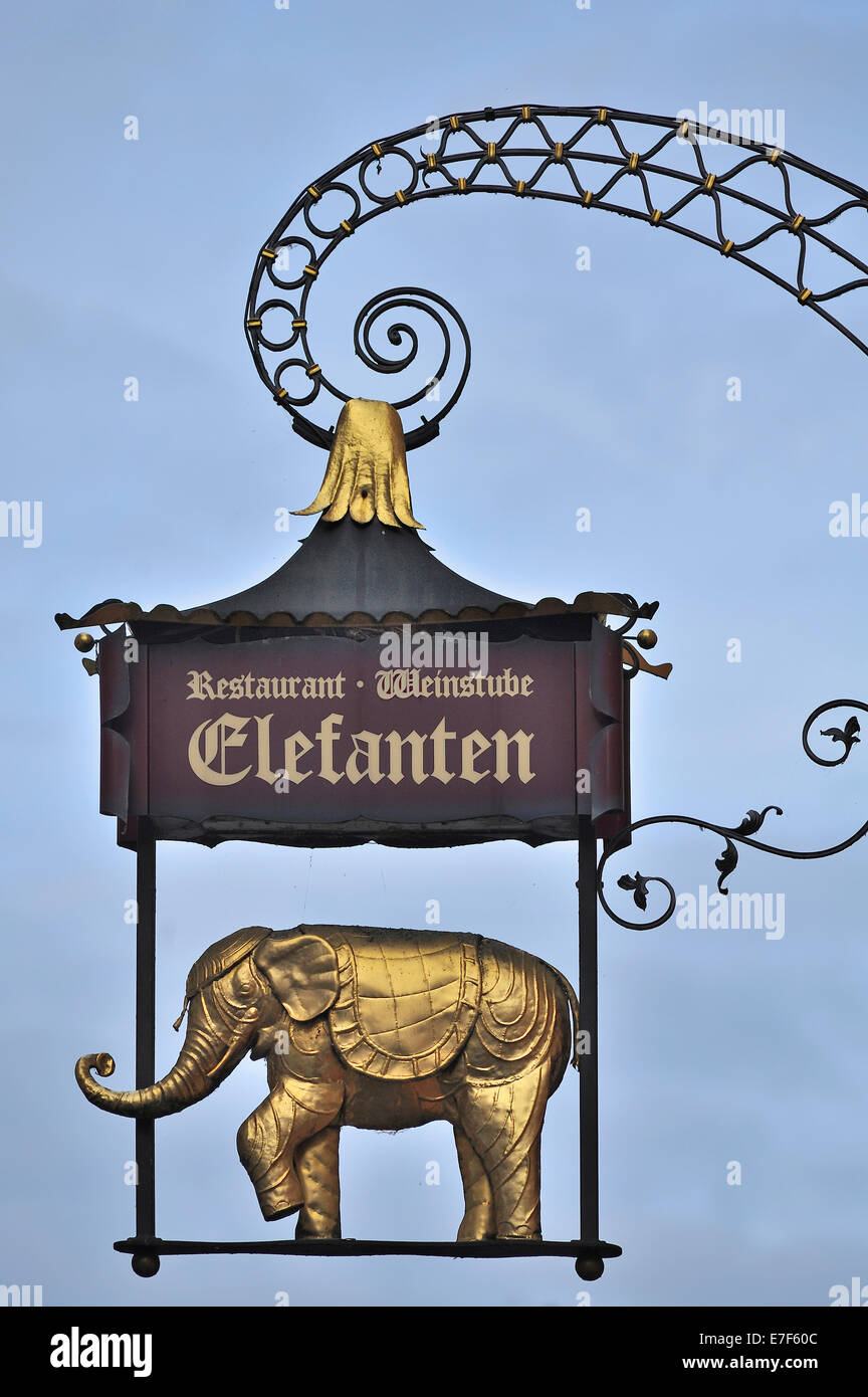 Cartello pubblicitario da appendere dei Elefanten Ristorante, Konstanz, Baden-Württemberg, Germania Foto Stock