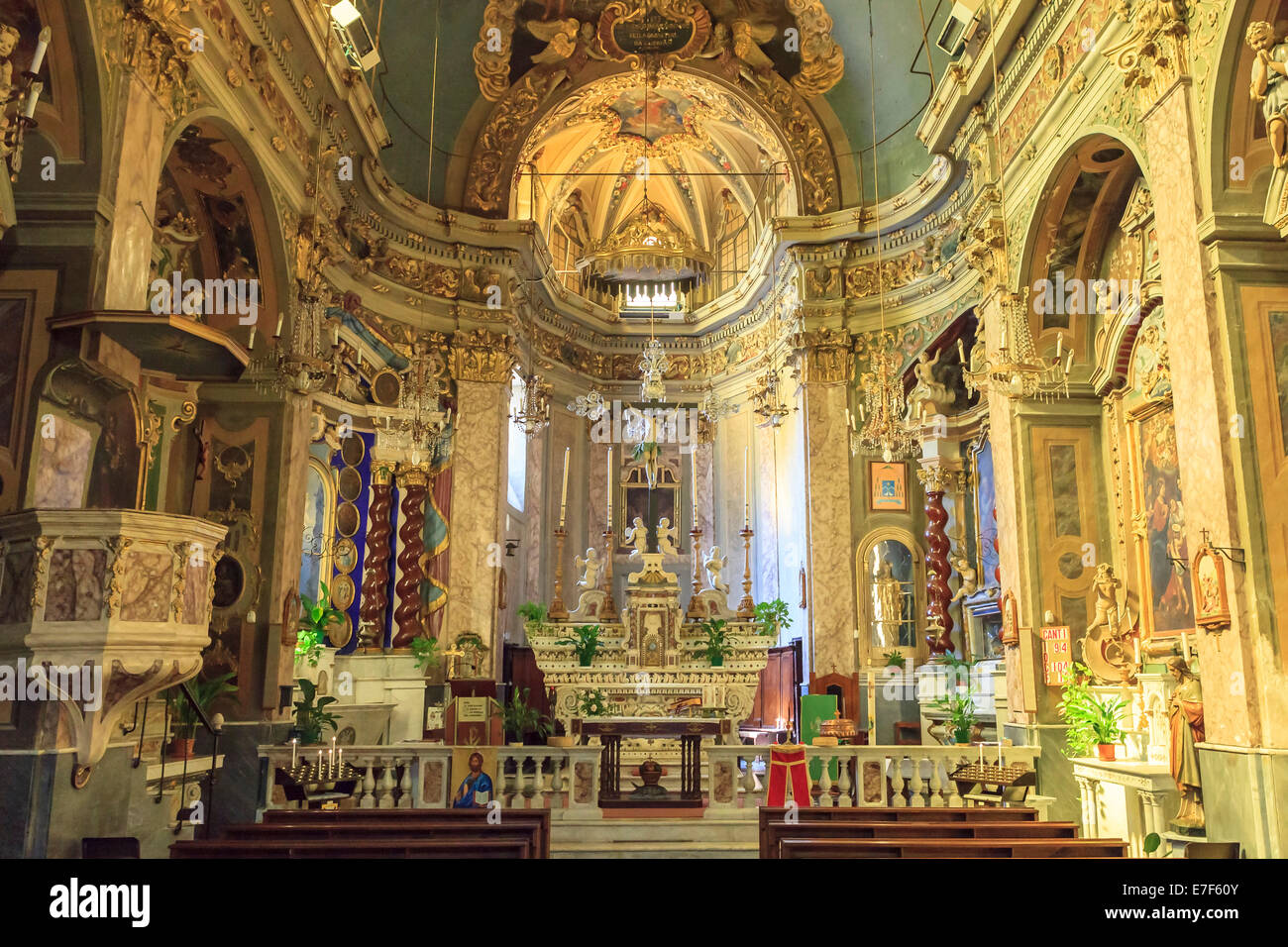 Interno della chiesa di San Lorenzo, Vallebona, Liguria, Italia Foto Stock