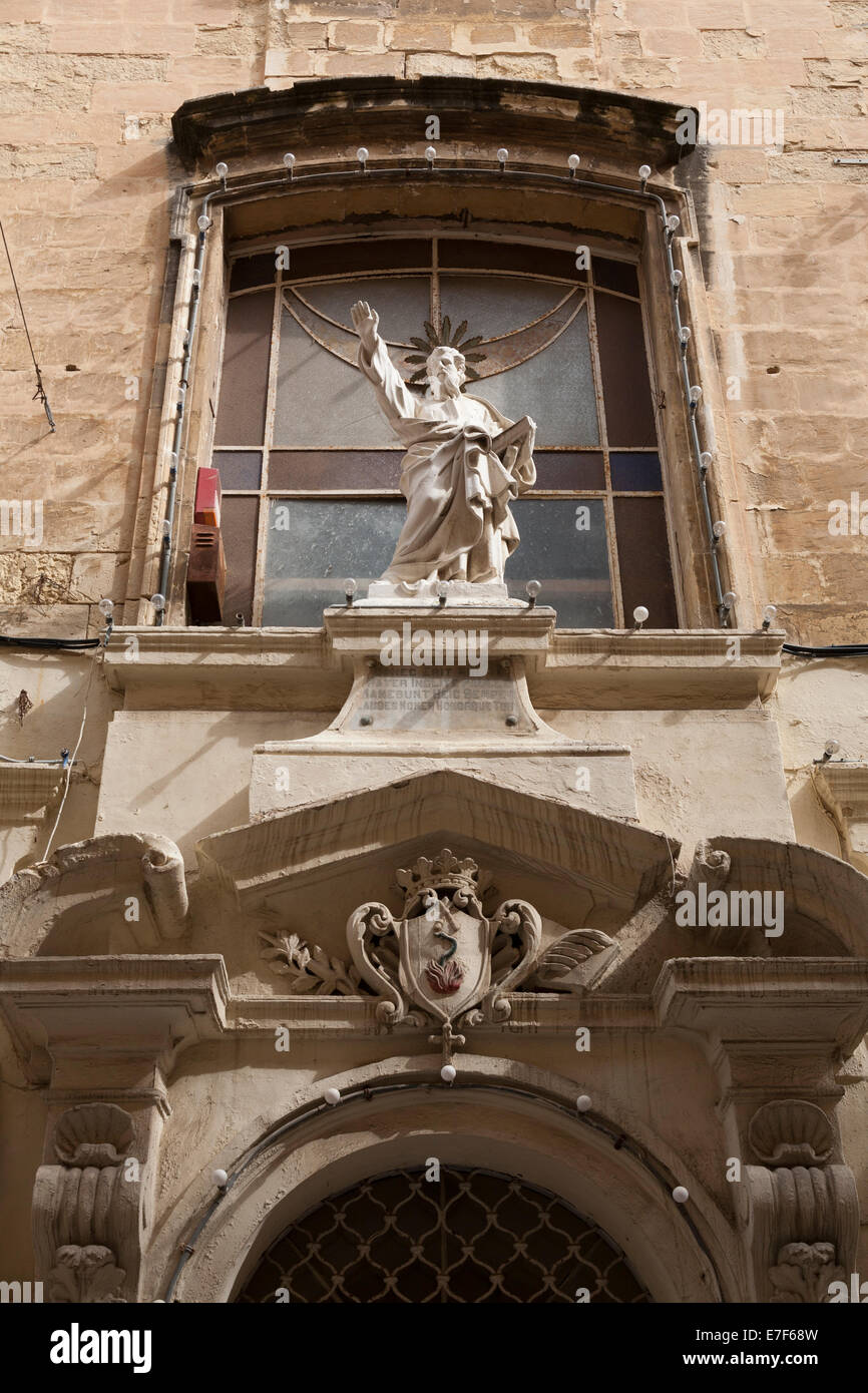 Tourist ingresso alla chiesa di St Paul's naufragio, St Lucia St, Valletta, Malta Foto Stock