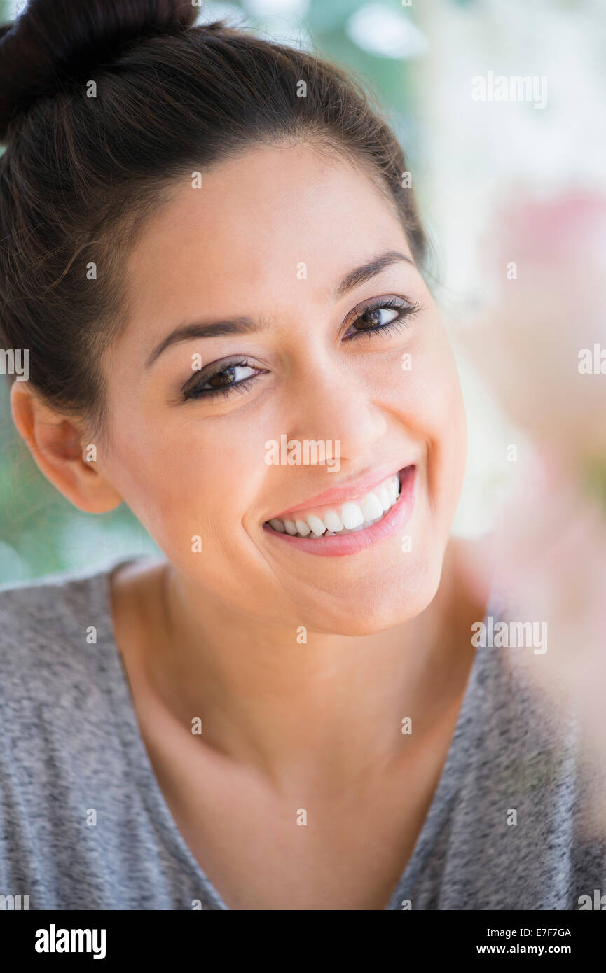 Close up di donna sorridente Foto Stock