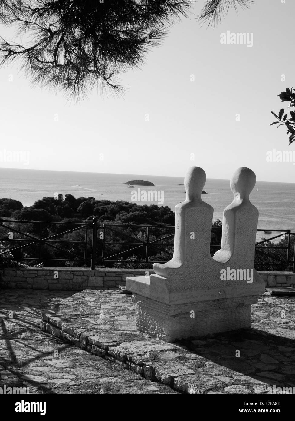 La scultura di Orsera, Croazia, affacciato sul mare Adriatico e le piccole isole. Foto Stock