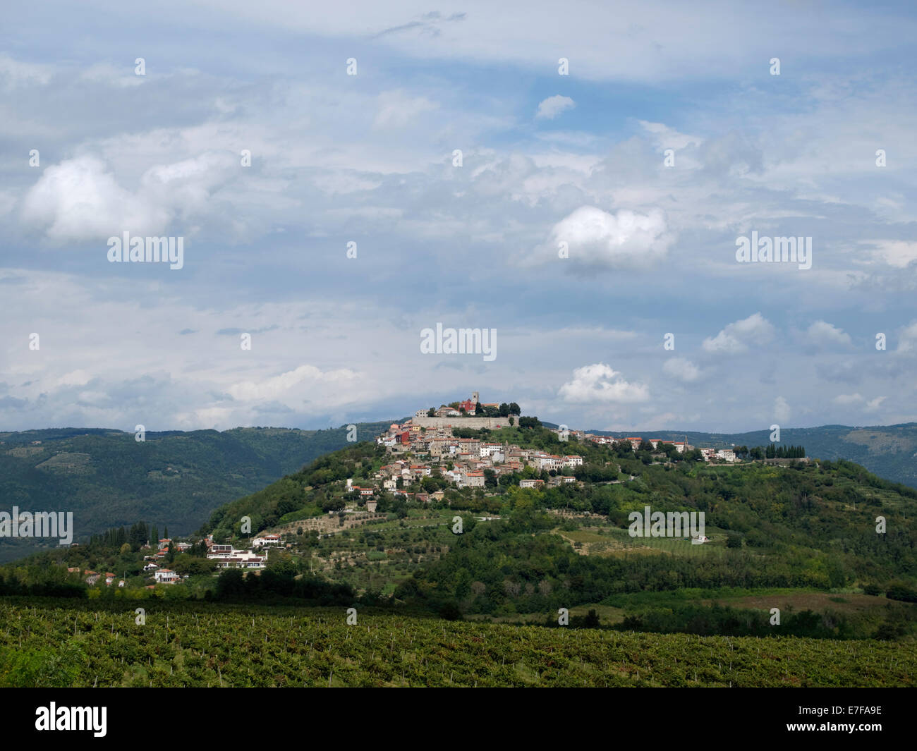 Immagine panoramica di Montona (IT: Montona), Istria, Croazia. Foto Stock