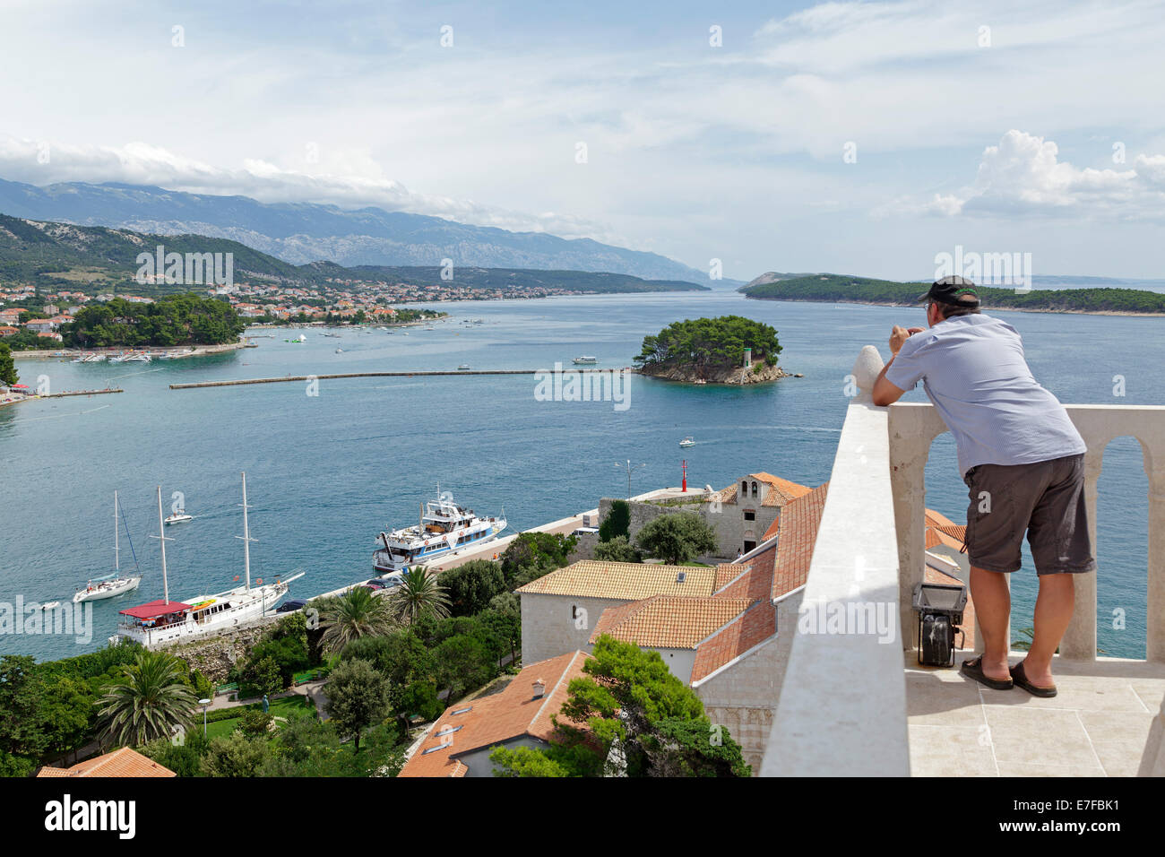 Vista dalla Torre di Santa Maria la beata, Città di Rab, isola di Rab, Croazia Foto Stock