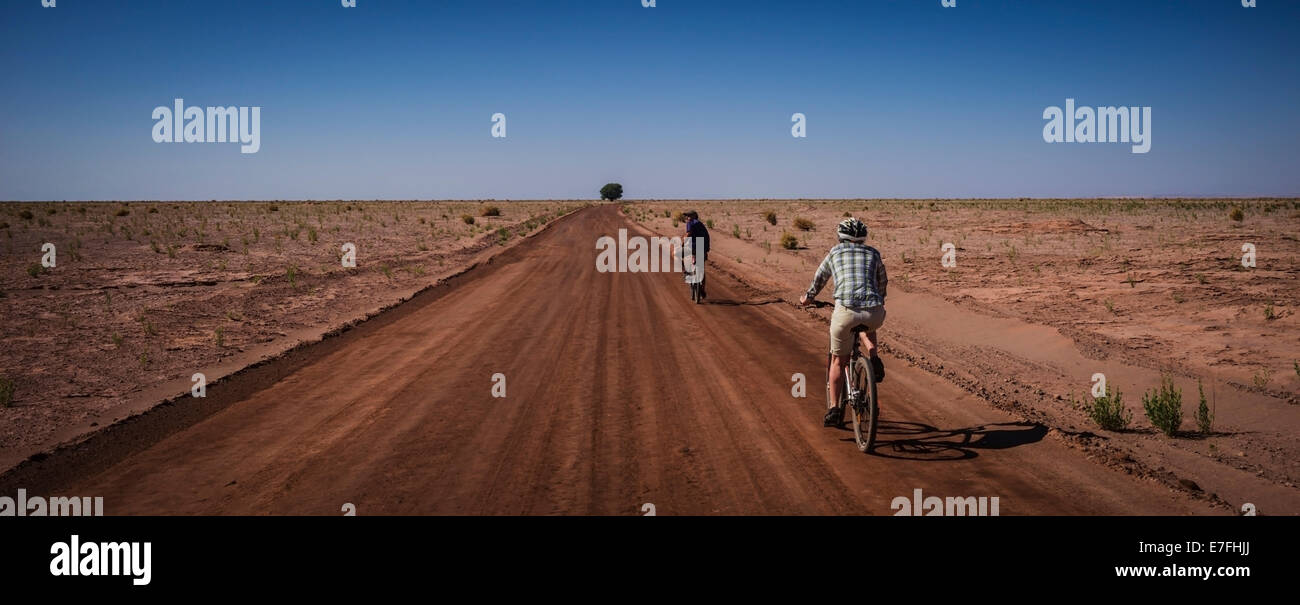 In bicicletta con il Deserto di Atacama, Cile. Foto Stock