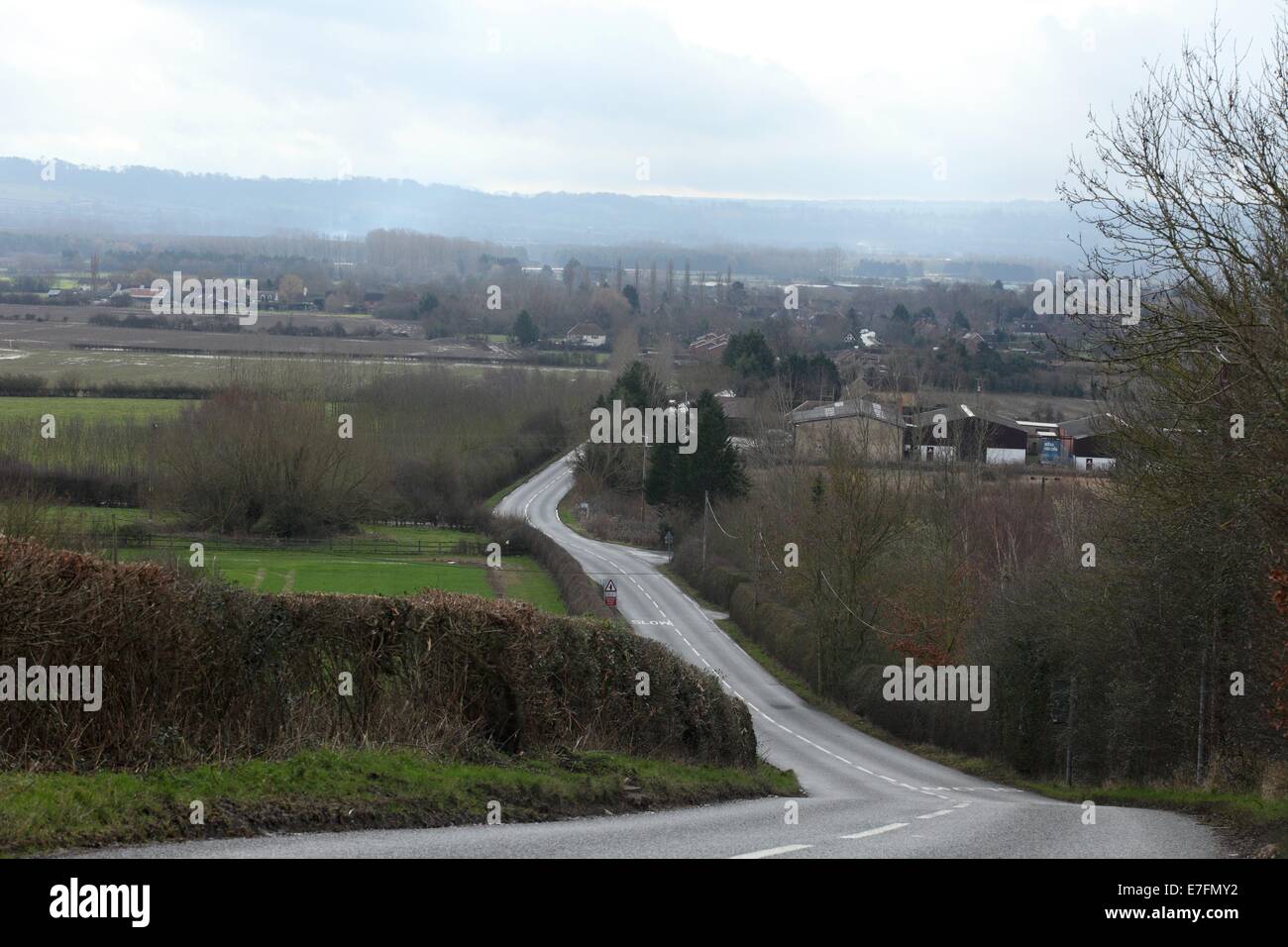 Vista dalla cima della collina Welford/Rumer Hill, Welford on Avon, Warwickshire, guardando verso il lungo Marston. Foto Stock
