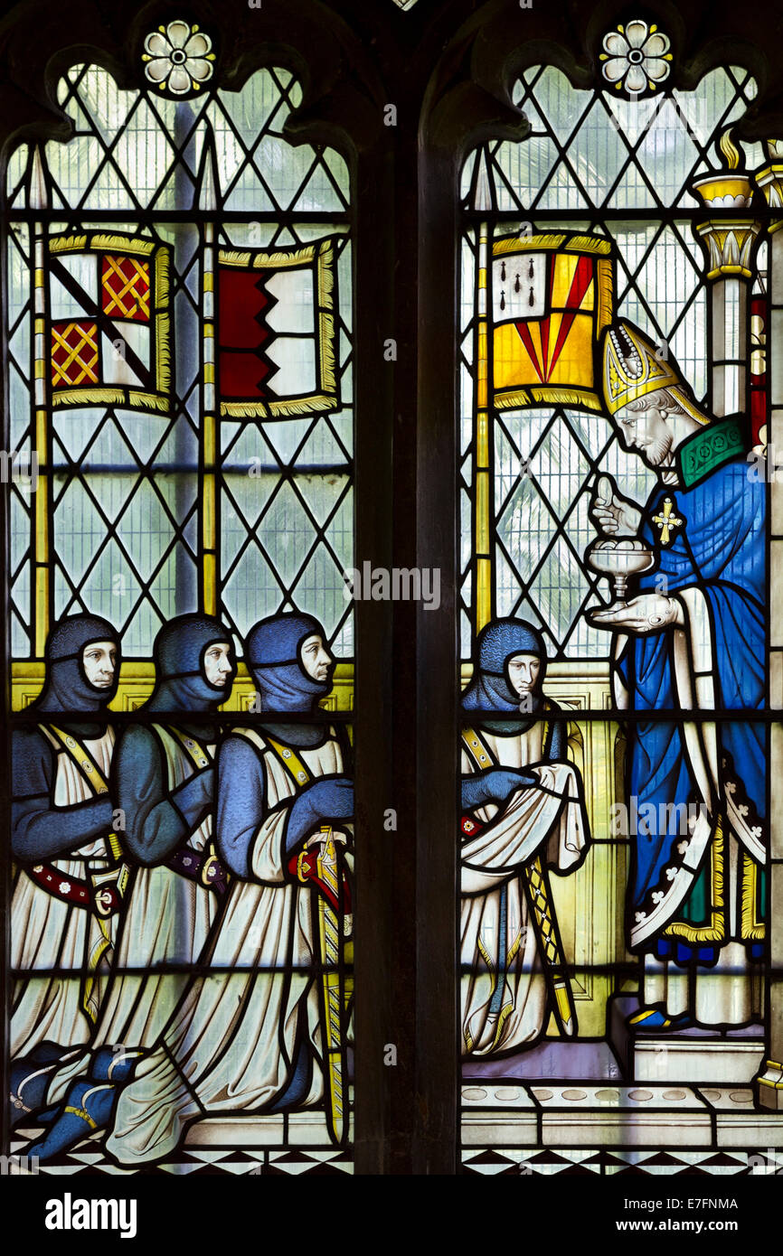 Vetrata di St Lawrence la chiesa mostra Simon de Montfort prima della battaglia, Evesham, Worcestershire, Regno Unito Foto Stock