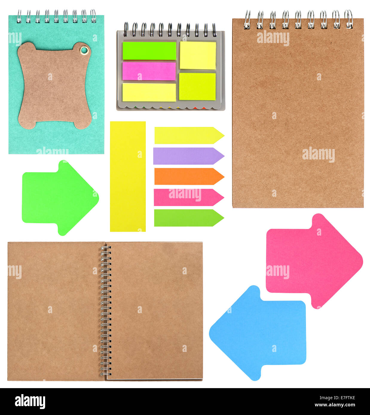 Set di libri ad anello, memo, tags, nota di carte e adesivi isolati su sfondo bianco Foto Stock
