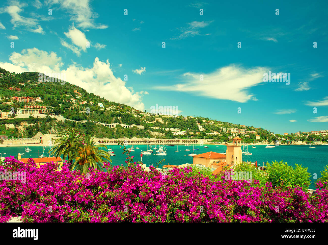 Il francese costa dei fiori, vista della piccola città Villefranche-sur-Mer vicino a Nizza e Monaco. stile retrò tonica foto Foto Stock