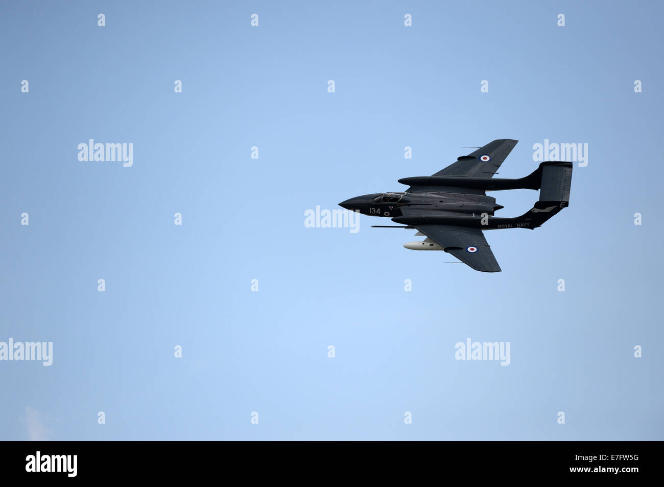 L'ultimo battenti Sea Vixen aereo nei cieli sopra Yeovilton, Somerset, Regno Unito per l'handover da Julian James. Foto Stock