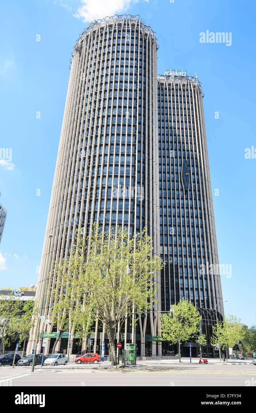 MADRID, Spagna-4 maggio: EuropeTower a AZCA centro finanziario a Madrid il 4 maggio, 2013. Europa Tower è il settimo skyscrap più alto Foto Stock