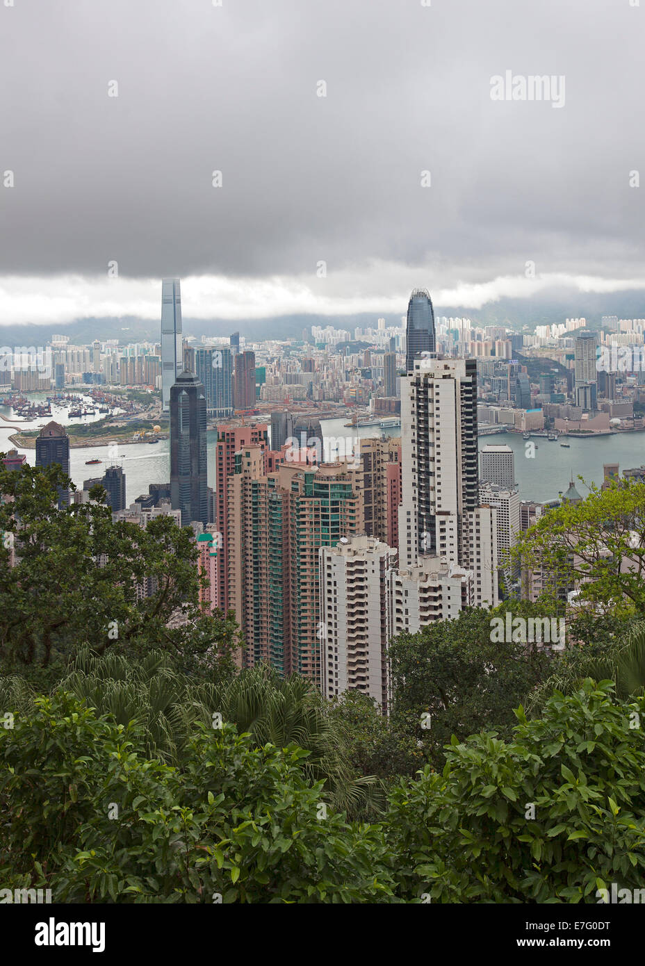 Isola di Hong Kong da Victoria Peak, con Kowloon in background. Foto Stock