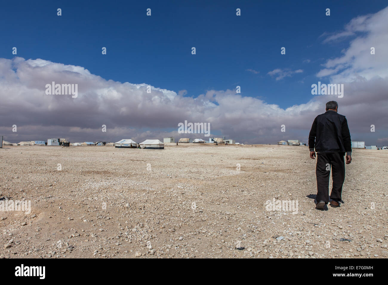 Profughi maschi a Zaatari (o Za'Atari) campo profughi per rifugiati siriano, nel nord della Giordania, vicino al confine con la Siria. Foto Stock