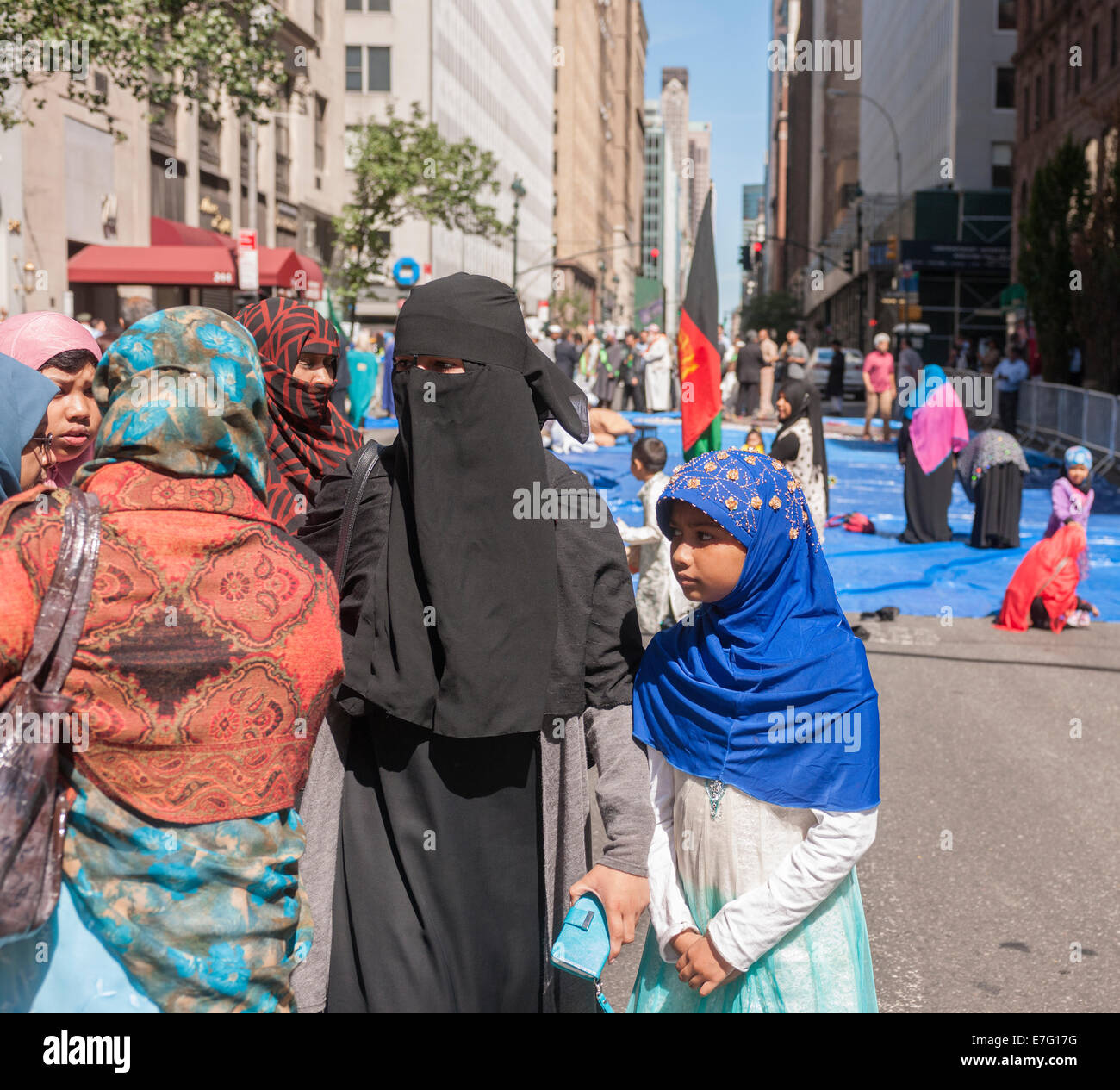 I musulmani dal tri-stato area raccogliere su Madison Avenue a New York Foto Stock