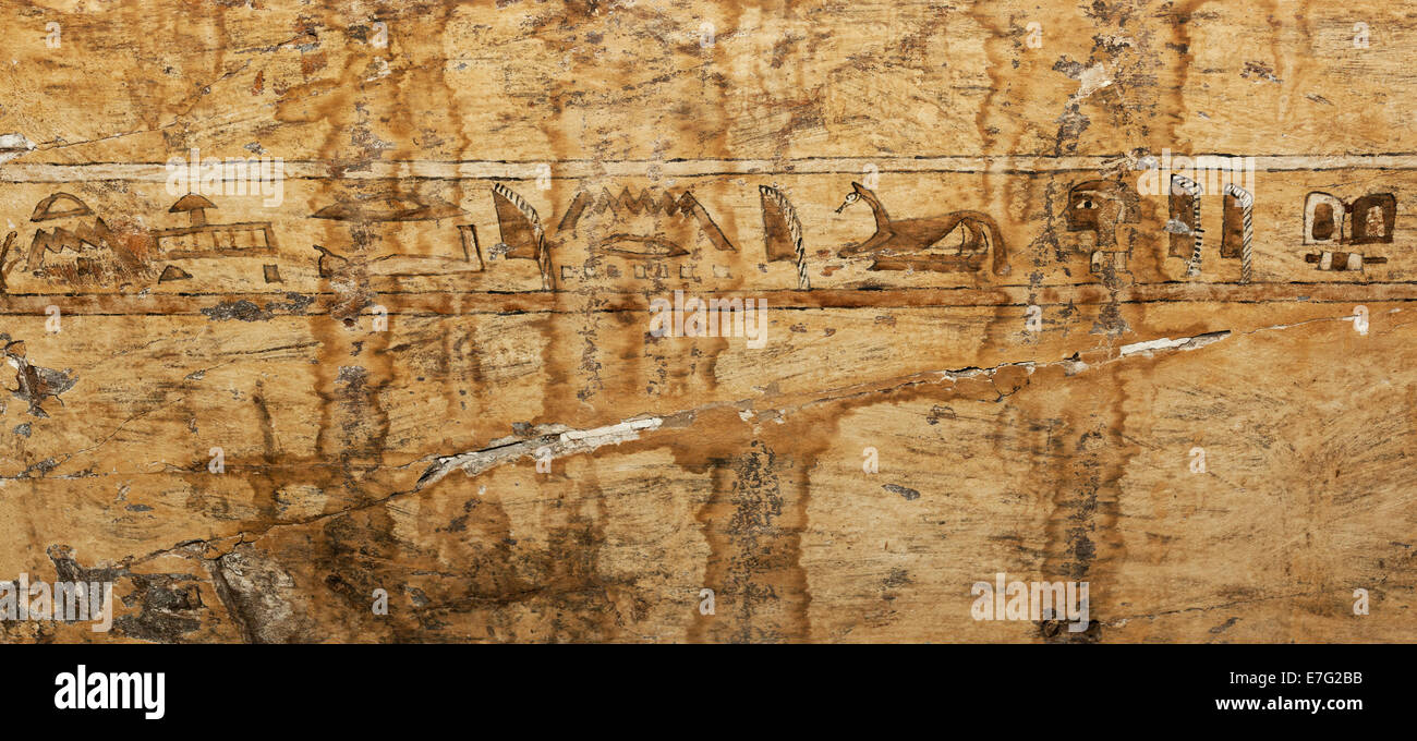 Scrittura antica sulla bara di mummia egiziana Foto Stock