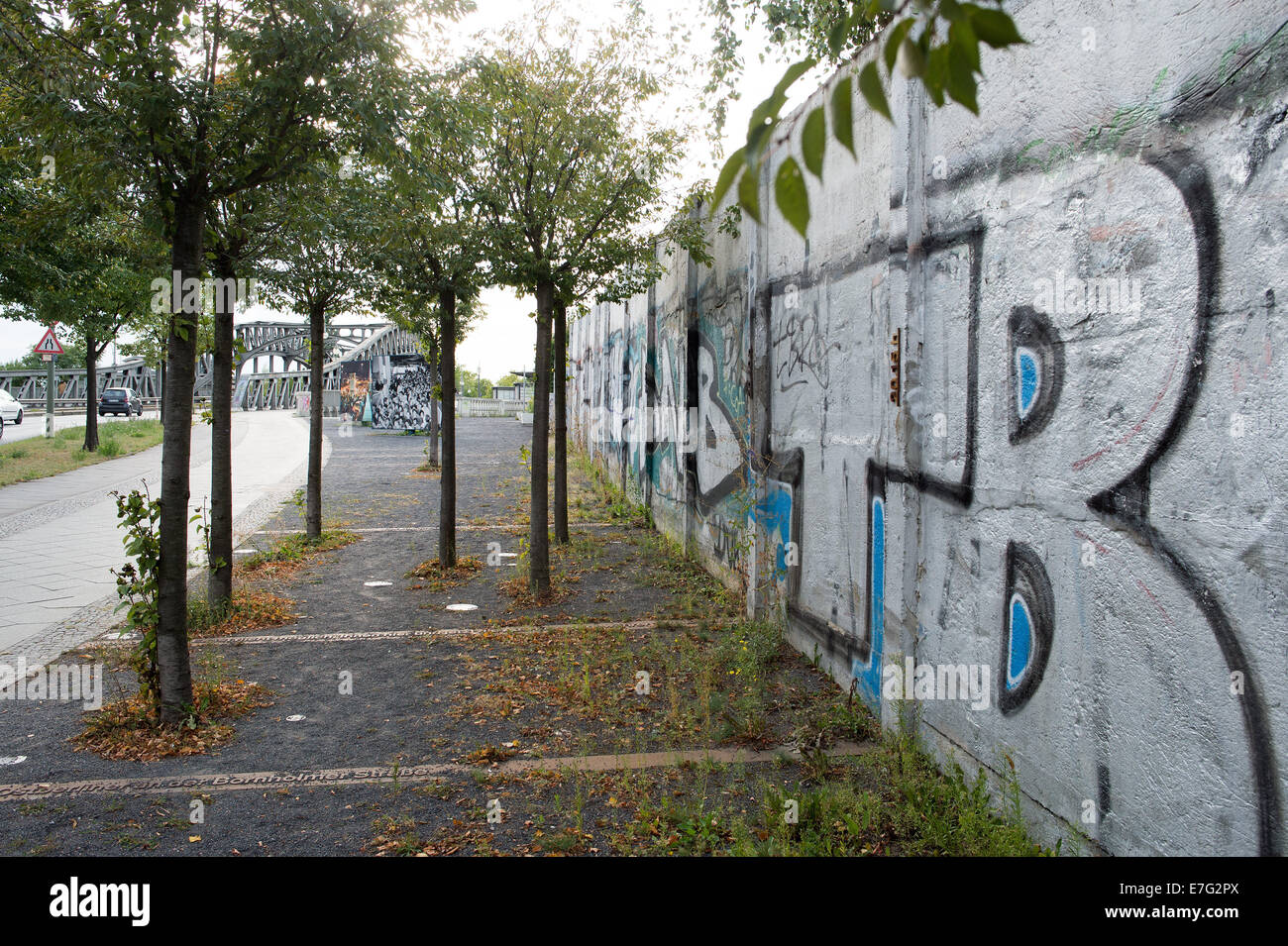 Berlino, Germania. 25 Ago, 2014. A vie di ponte Boesebruecke a Bornholmer Strasse a Berlino, Germania, 25 agosto 2014. La prima aprire il valico di frontiera della RDT era situato in questo posto. Foto: MAURIZIO GAMBARINI/DPA/Alamy Live News Foto Stock