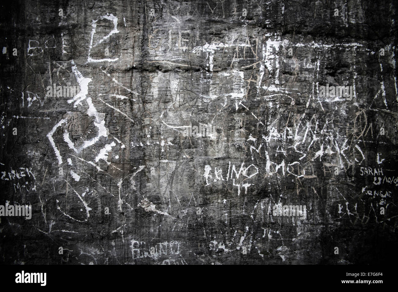 Graffiti, la camera a gas, Auschwitz io sterminio camp, Oswiecim, Polonia, Oswiecim, Polonia Foto Stock