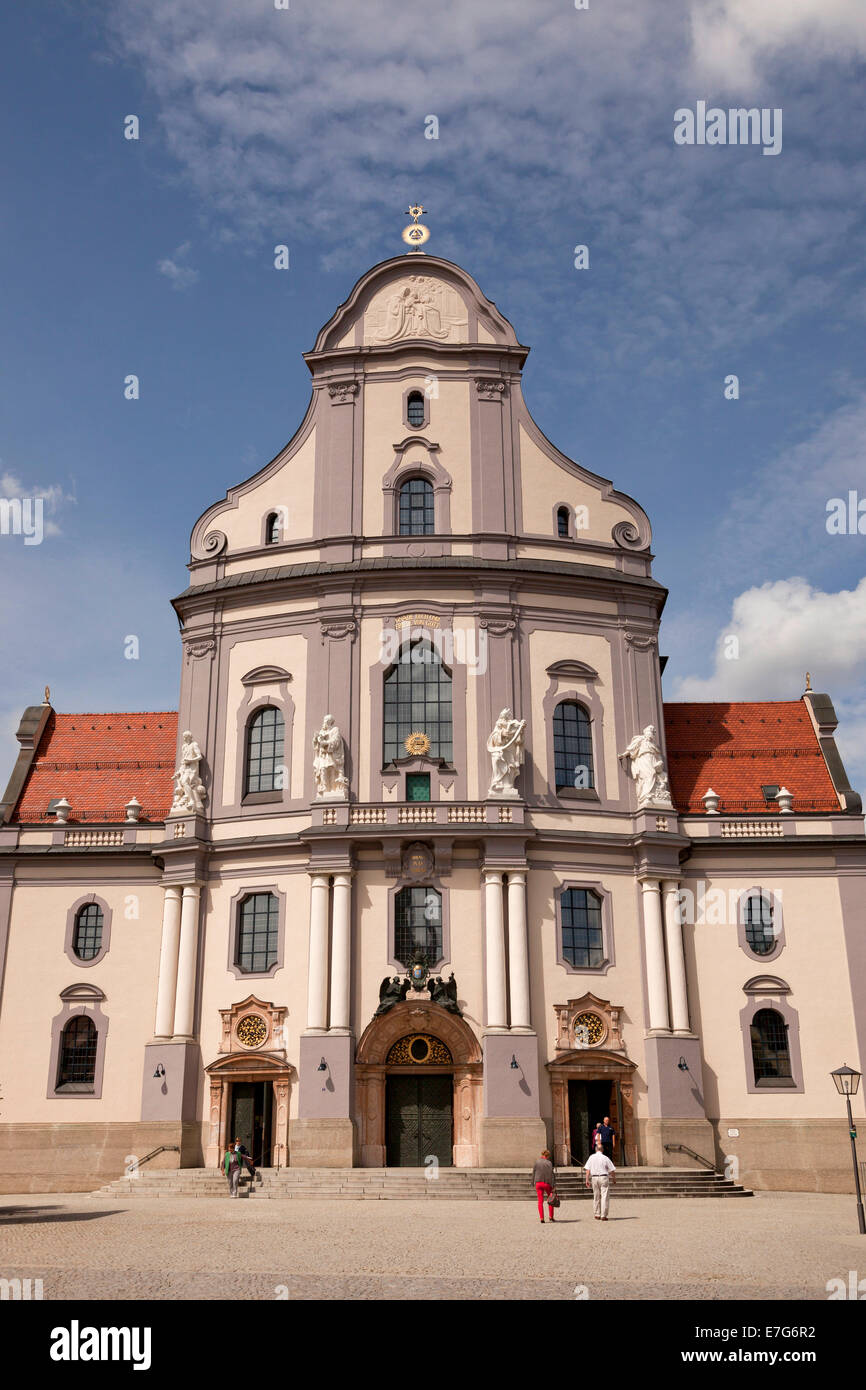 Il neo-barocca Basilica di Sant'Anna nella città di pellegrinaggio Altötting, Alta Baviera, Baviera, Germania Foto Stock