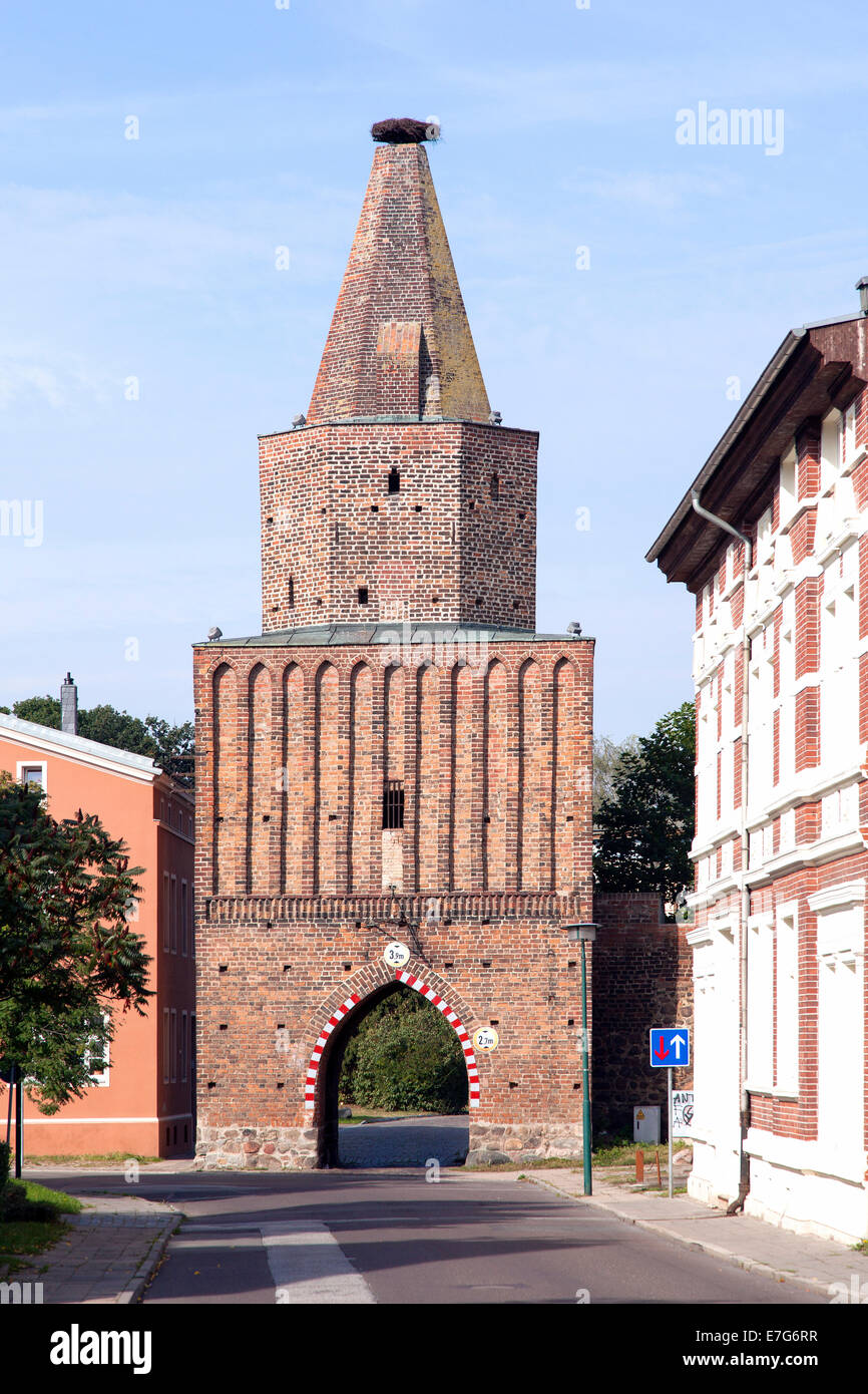 Mühlentor, City Gate di fortificazioni medievali, Pasewalk, Meclemburgo-Pomerania, Germania Foto Stock