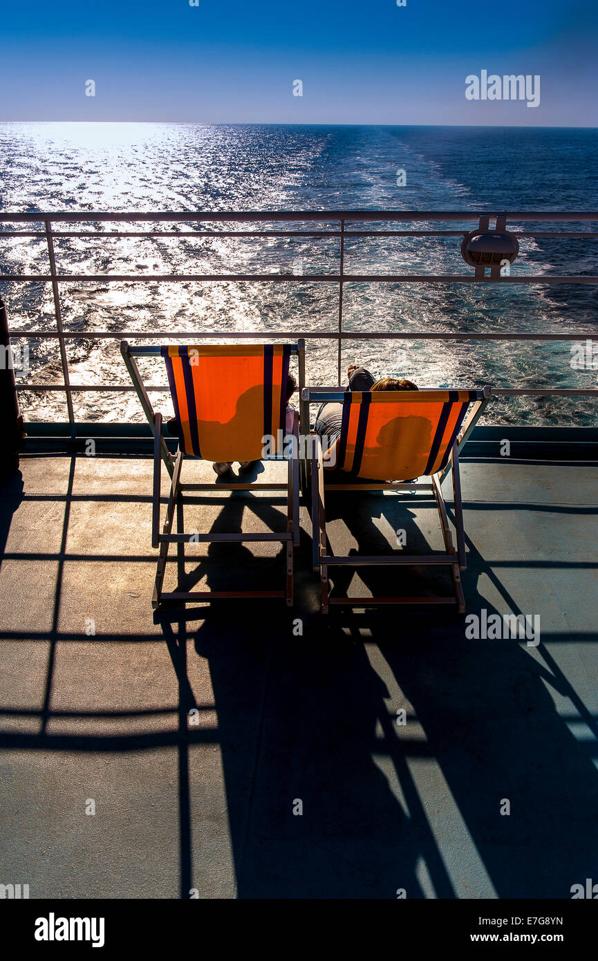 L'Europa, Francia, Corsica. Resto a bordo di una nave da crociera. Foto Stock